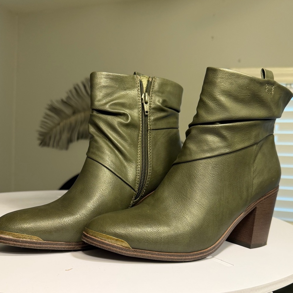 BareTraps Sage Ankle Booties